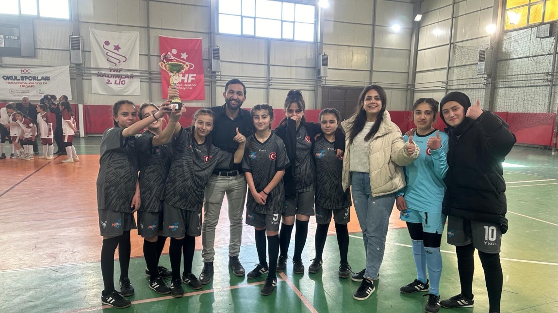 Okul Futsal Kız Takımımız İl 2. si olmuştur.